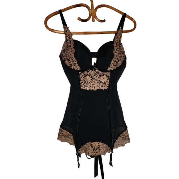 Nwot Victoria secrets bustier lace up corset